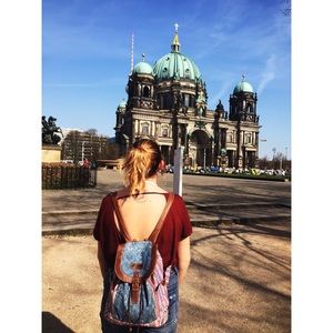 American Eagle open back, flowy shirt